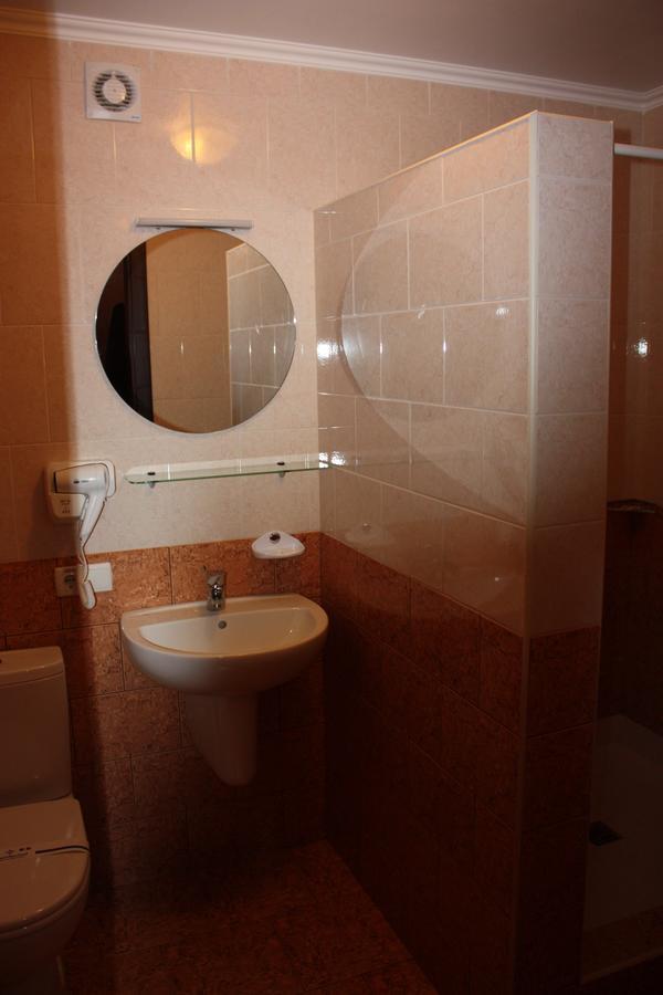 Hotel Gostynnyi Dvir Butja Rum bild